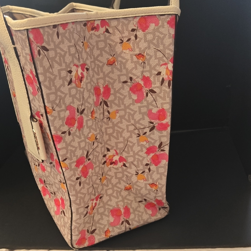 Dkny Grayson Tote With Coordinating Wristlet - image 5